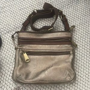 Beautiful cross body fossil bag. EUC